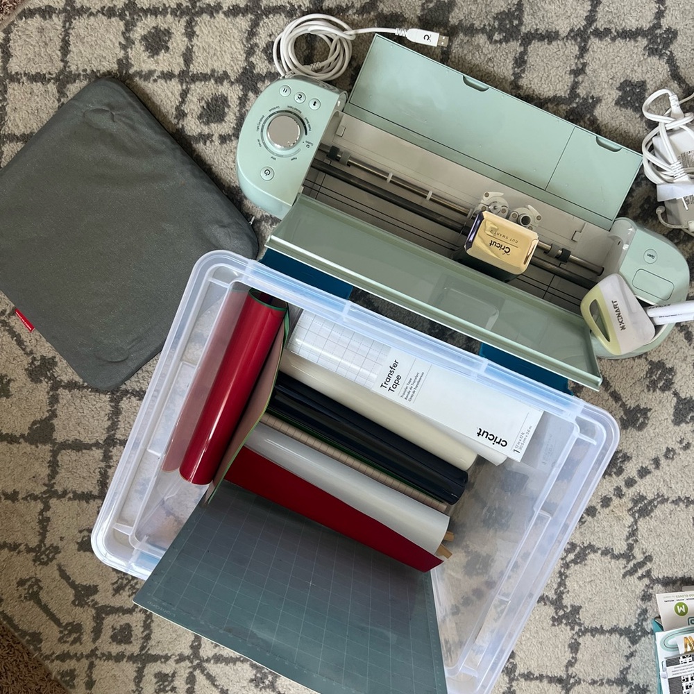 Cricut 2 Cutting Machine with Accessories - Mint